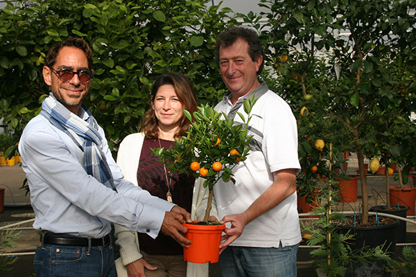 Christophe Reineri, Sandrine et Frédéric Sérusier dans les serres d' Agrumes de Méditerranée